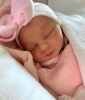 Newborn muts wit met roze strik