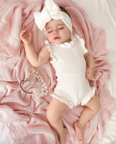 Large knit bow wit