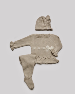 Beige bow outfit