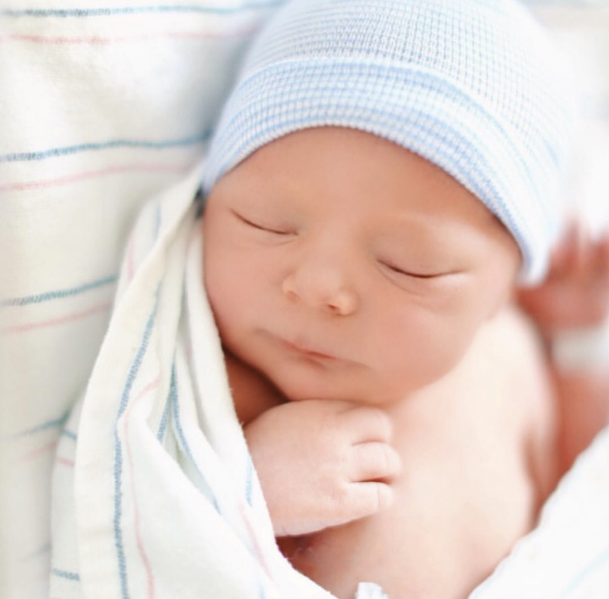 Newborn muts blauw wit gestreept